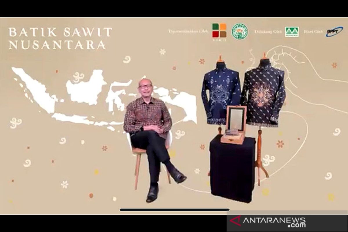 Gapki serahkan Batik Sawit Nusantara ke Presiden Jokowi