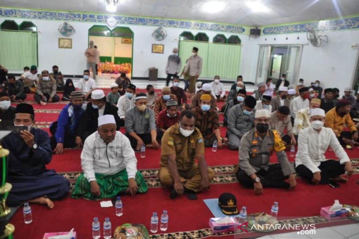 Umat Islam Jayawijaya melaksanakan peringatan Maulid Nabi Muhammad SAW