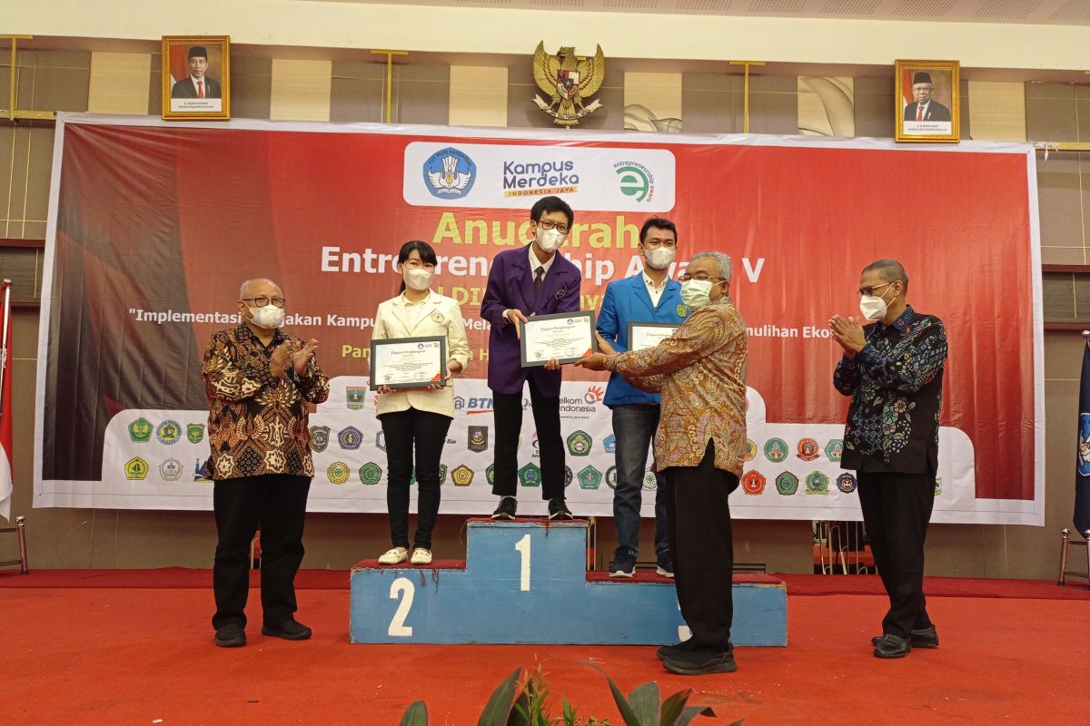 Berikut para pemenang Enterpreneurship Award V 2021 yang diumumkan LLDIKTI X di Padang