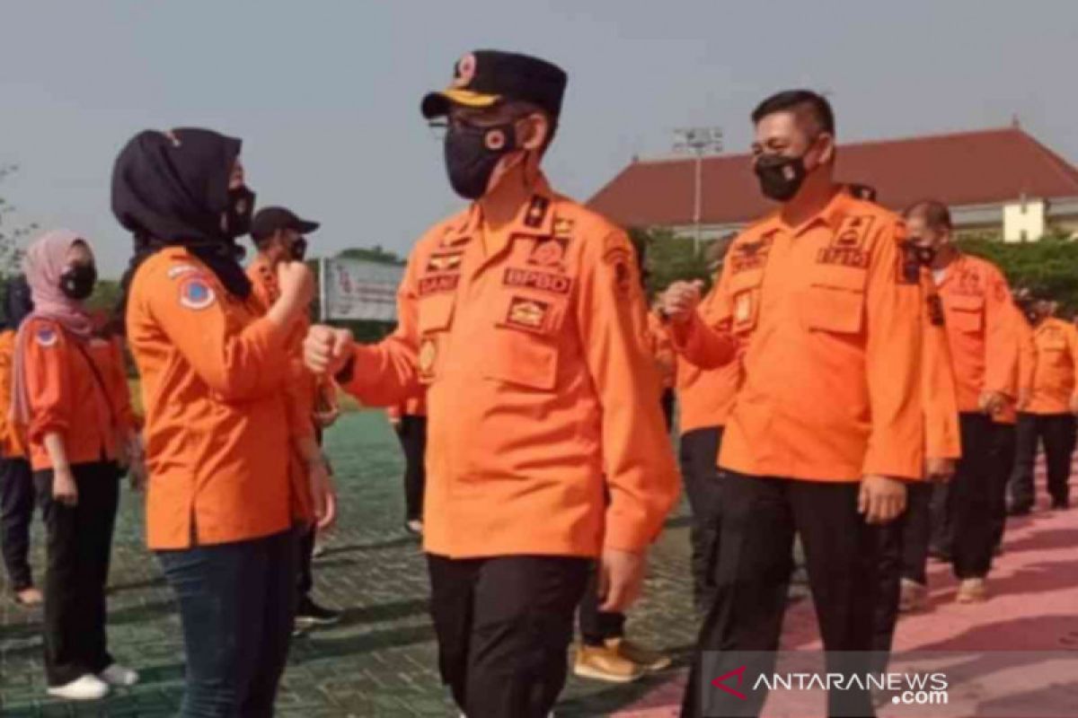 Antisipasi musim hujan, BPBD Kabupaten Bekasi distribusikan logistik