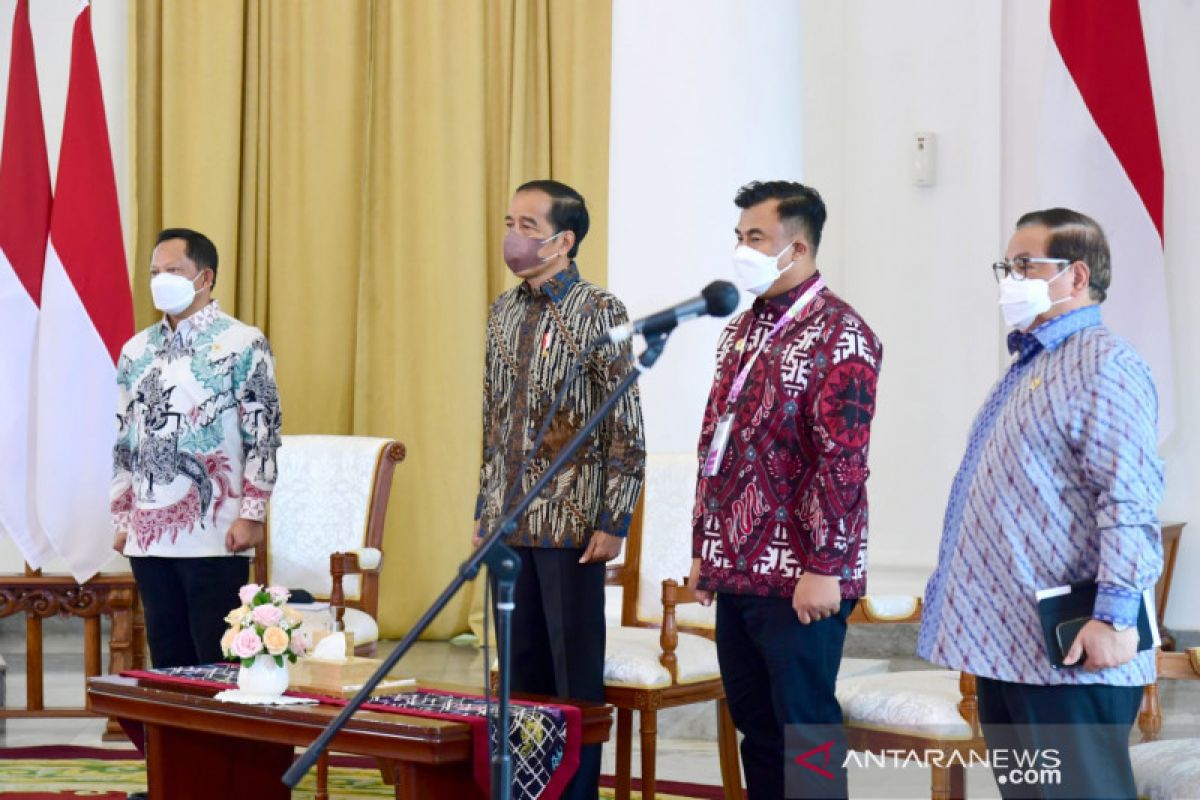 Mendagri mendampingi Presiden Jokowi buka Apkasi Expo 2021