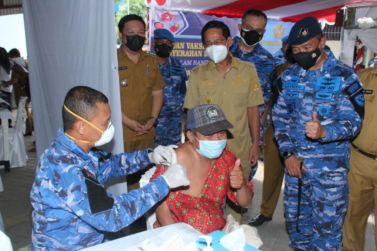 Lanud Sam Ratulangi gelar "Serbuan Vaksinasi" di Kota Bitung