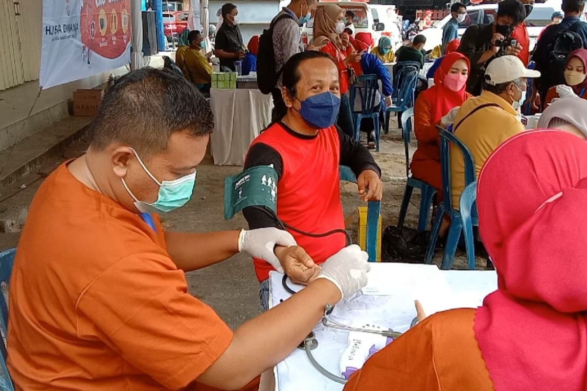 Pemkot Bandarlampung lakukan vaksinasi di pasar tradisional