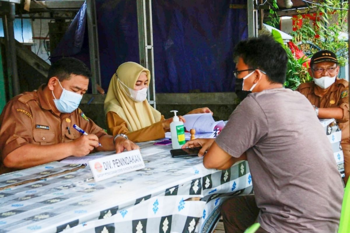 Warga diminta tetap disiplin protokol kesehatan meski PPKM turun Level 2