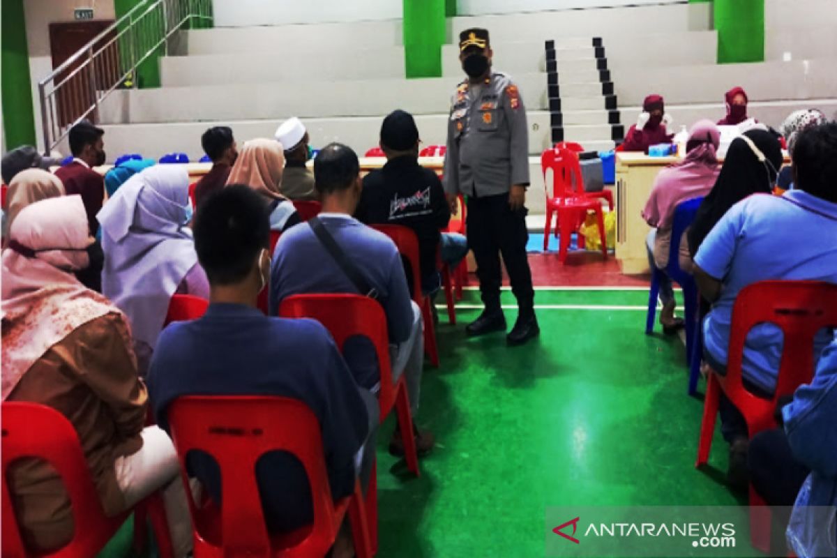 Polisi imbau masyarakat dan mahasiswa ikuti program vaksinasi