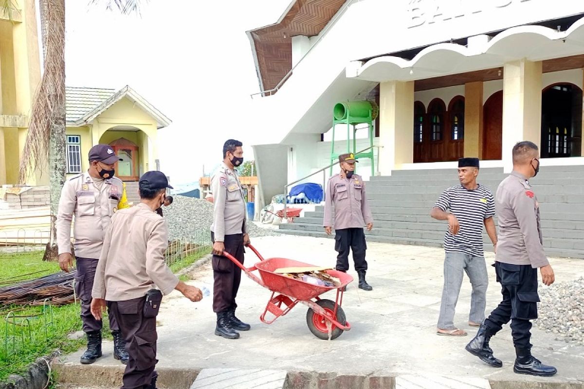 Polres Pulau Ambon bhakti sosial peringati Maulid Nabi Muhammad SAW, silaturahim polisii - masyarakat