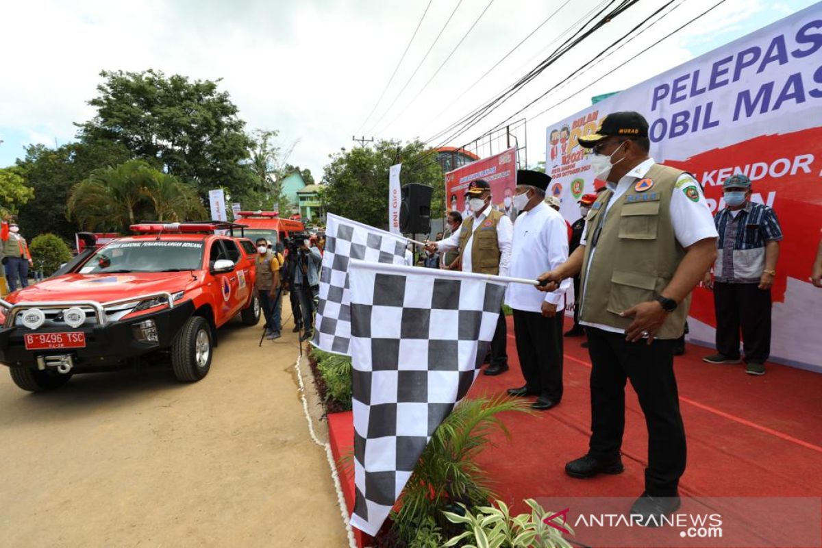 BNPB bagikan 332 ribu masker untuk warga Ambon, perangi COVID -19