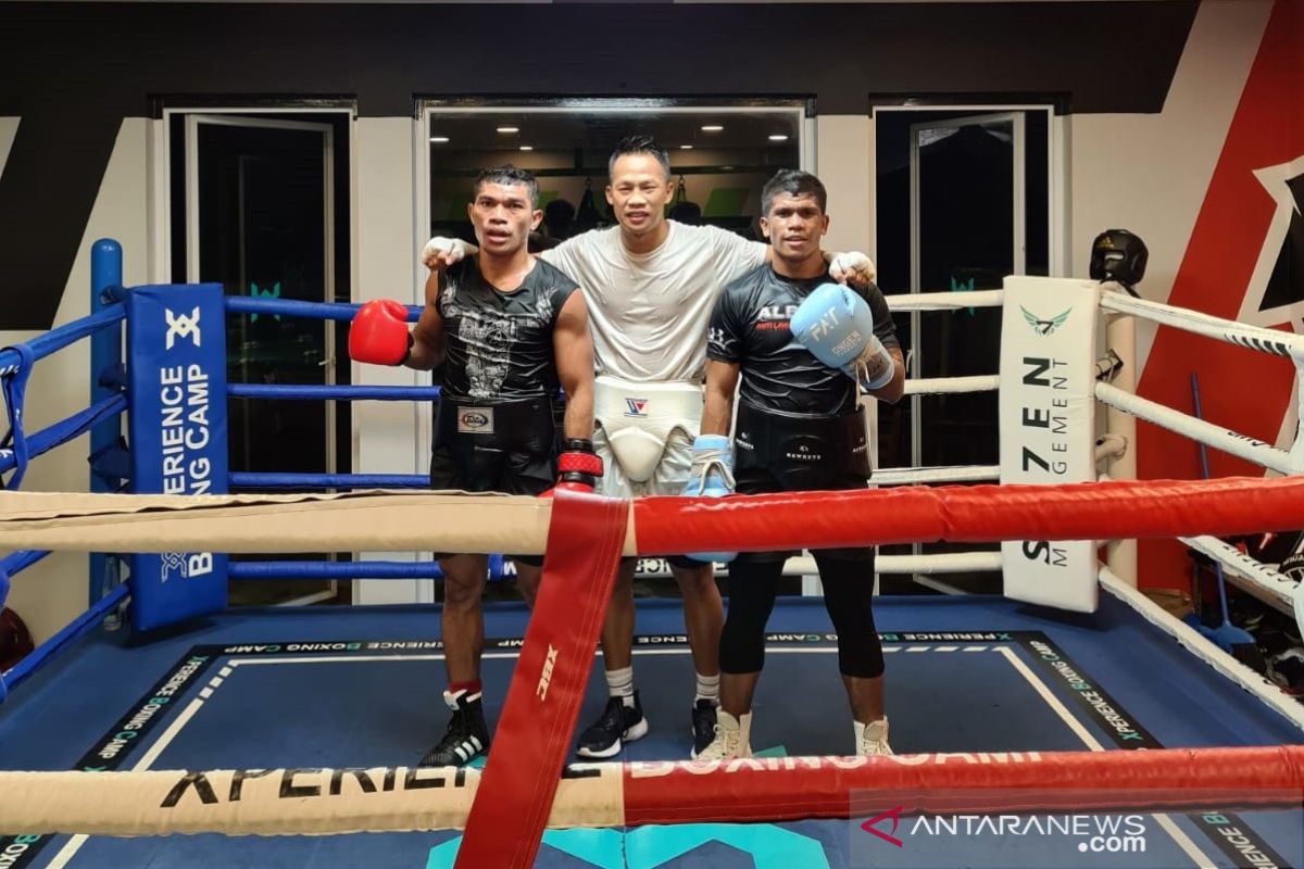 Daud Yordan dan Ongen Saknosiwi  berlatih ringan setiba di Thailand