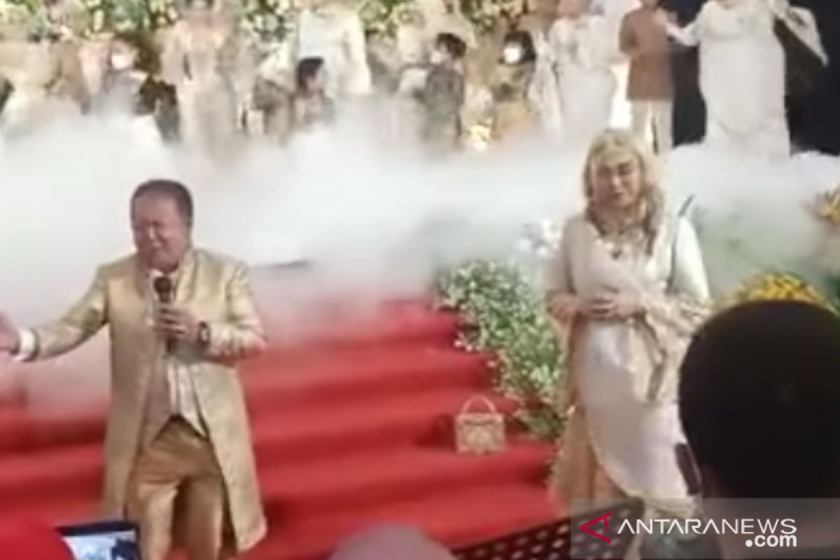 Diduga langgar prokes saat bernyanyi di pesta pernikahan, Bupati Jember minta maaf