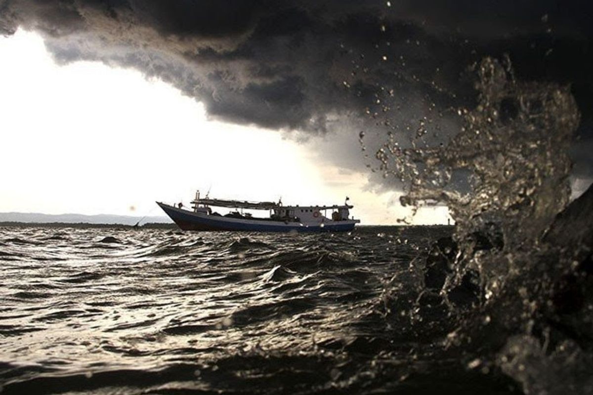 Nelayan Bengkulu tidak melaut akibat gelombang tinggi