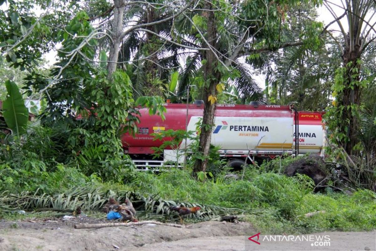 Truk BBM "kencing" di jalan di Dumai masih marak