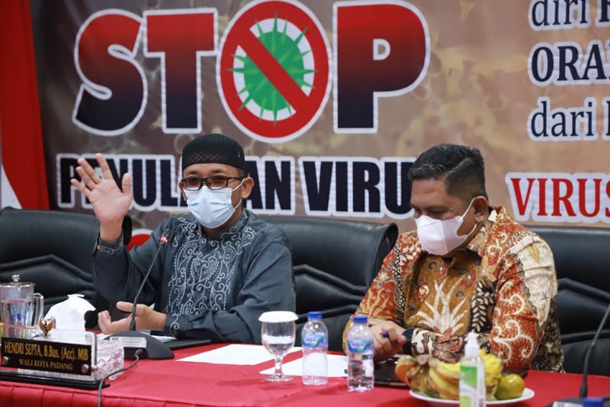 Padang rangkul "tomas" percepat cakupan vaksinasi COVID-19