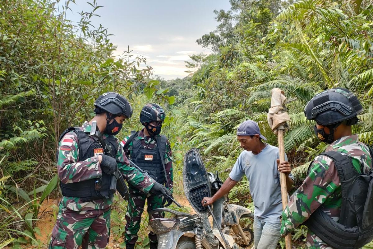 TNI tingkatkan pengawasan jalur batas Indonesia-Malaysia di Kalimantan Barat