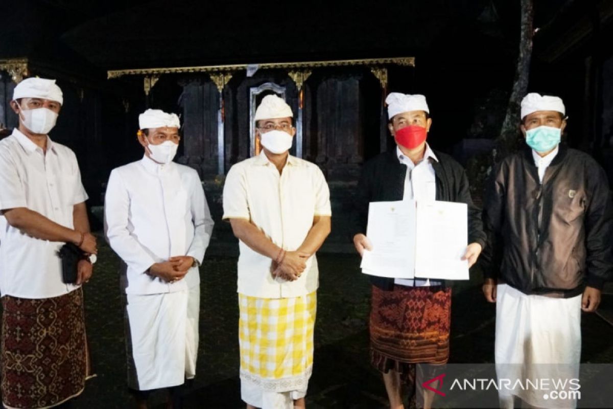 Bupati Dana tetapkan bunga Kasna sebagai ikon Karangasem