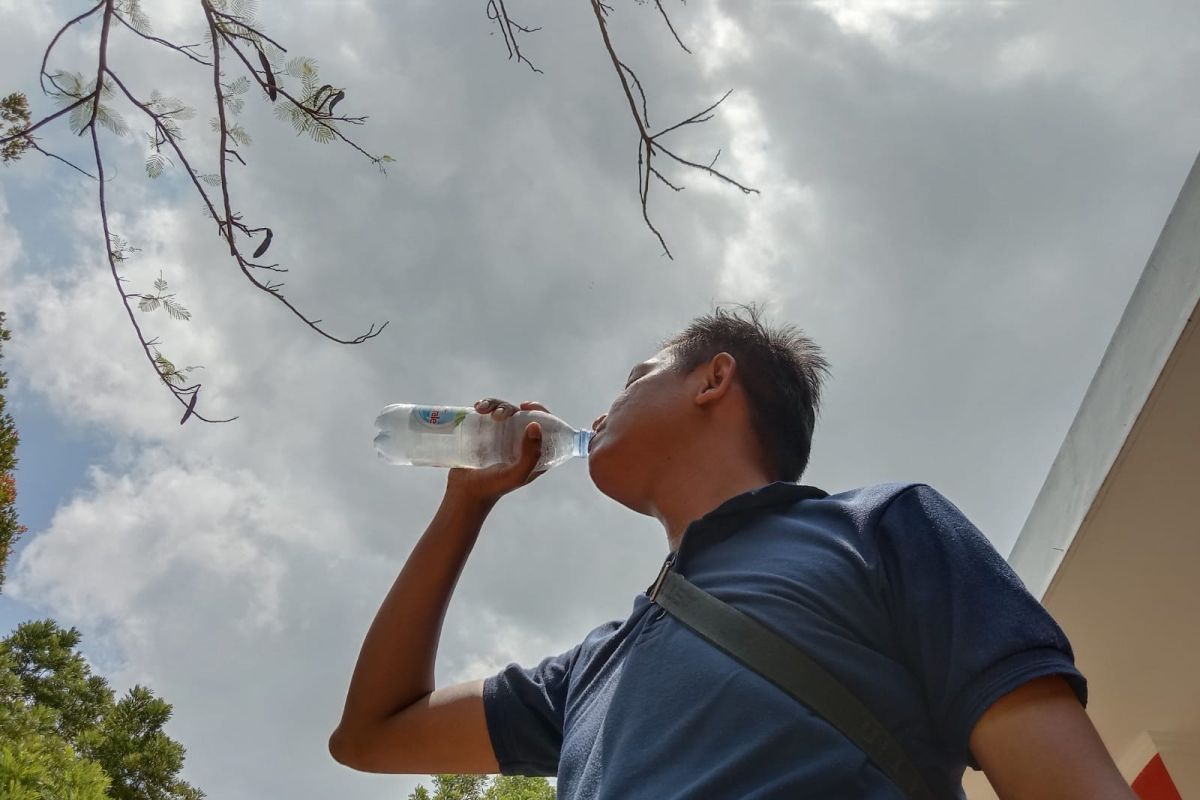 Dokter: Minum air putih tetap penting meski beraktivitas di dalam ruangan