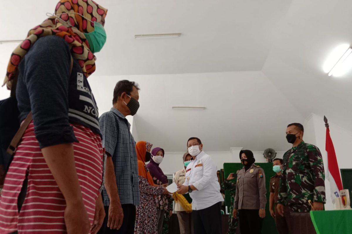 Sebanyak 3.500 PKL di Tulungagung terdampak pandemi terima bantuan permodalan