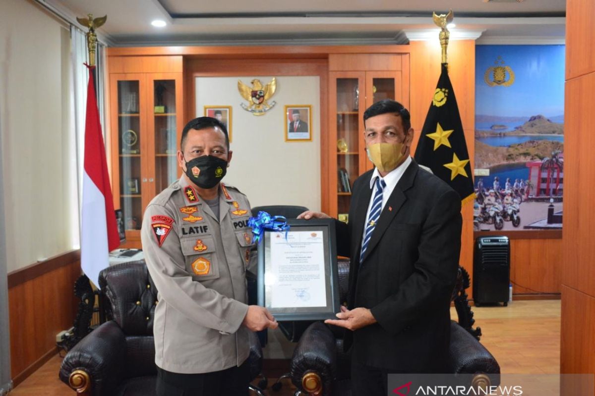 Berikan kontribusi luar biasa, Kepala Polda NTT terima penghargaan dari Perdana Menteri Timor Timur