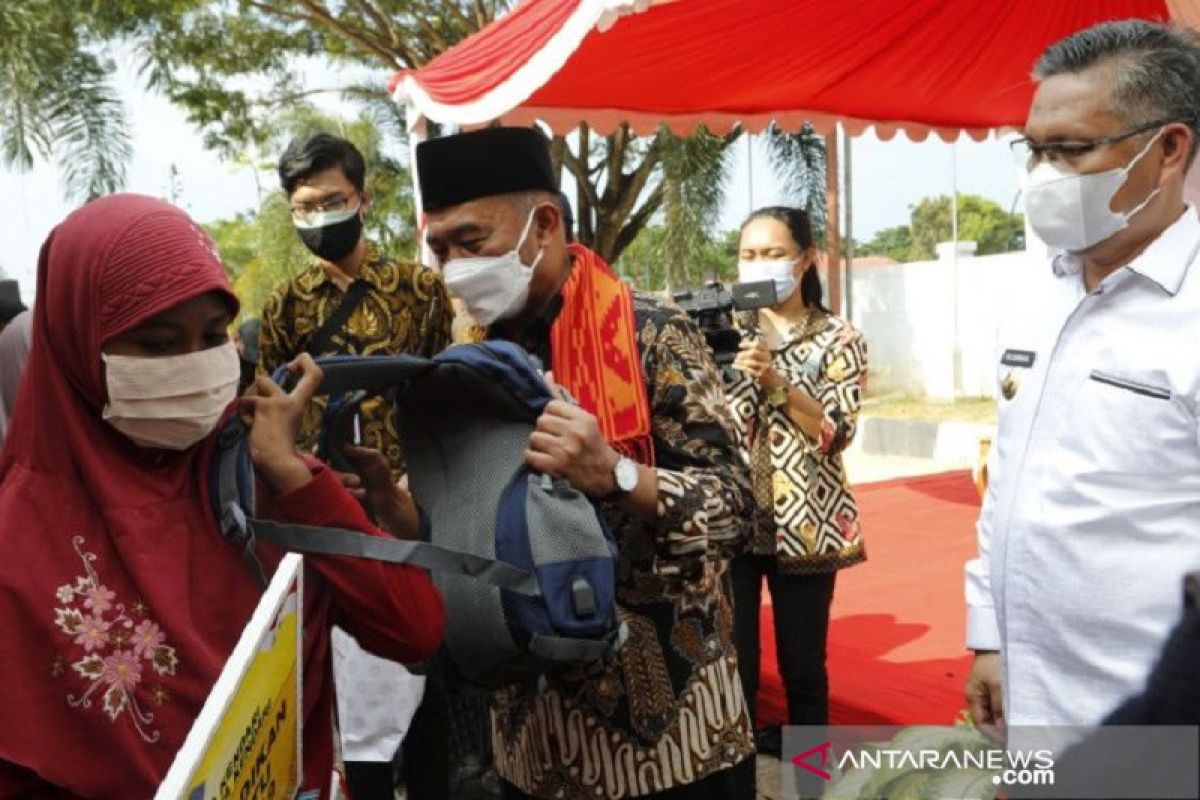 Minister meets children orphaned by COVID-19 in Kendari