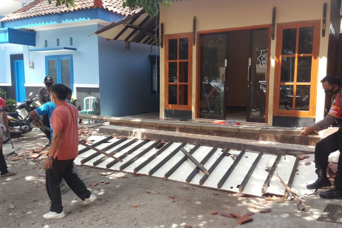 Sejumlah bangunan di Blitar rusak terdampak gempa Malang