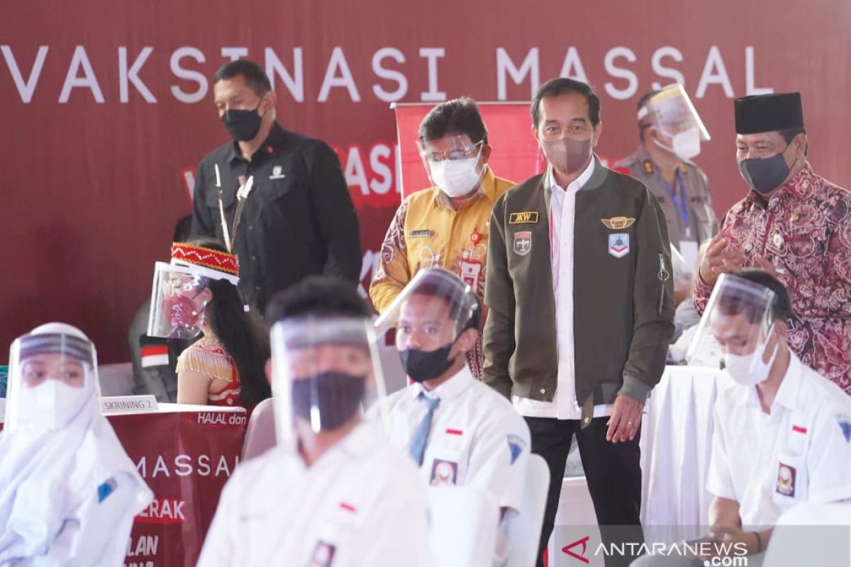 Presiden Jokowi: Vaksinasi massal dan prokes upaya maksimal akhiri pandemi