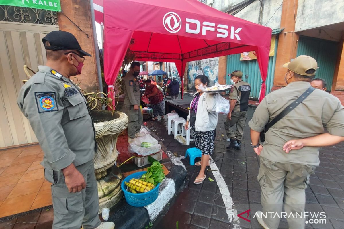 Tim Yustisi Denpasar gelar pengawasan prokes di pusat keramaian