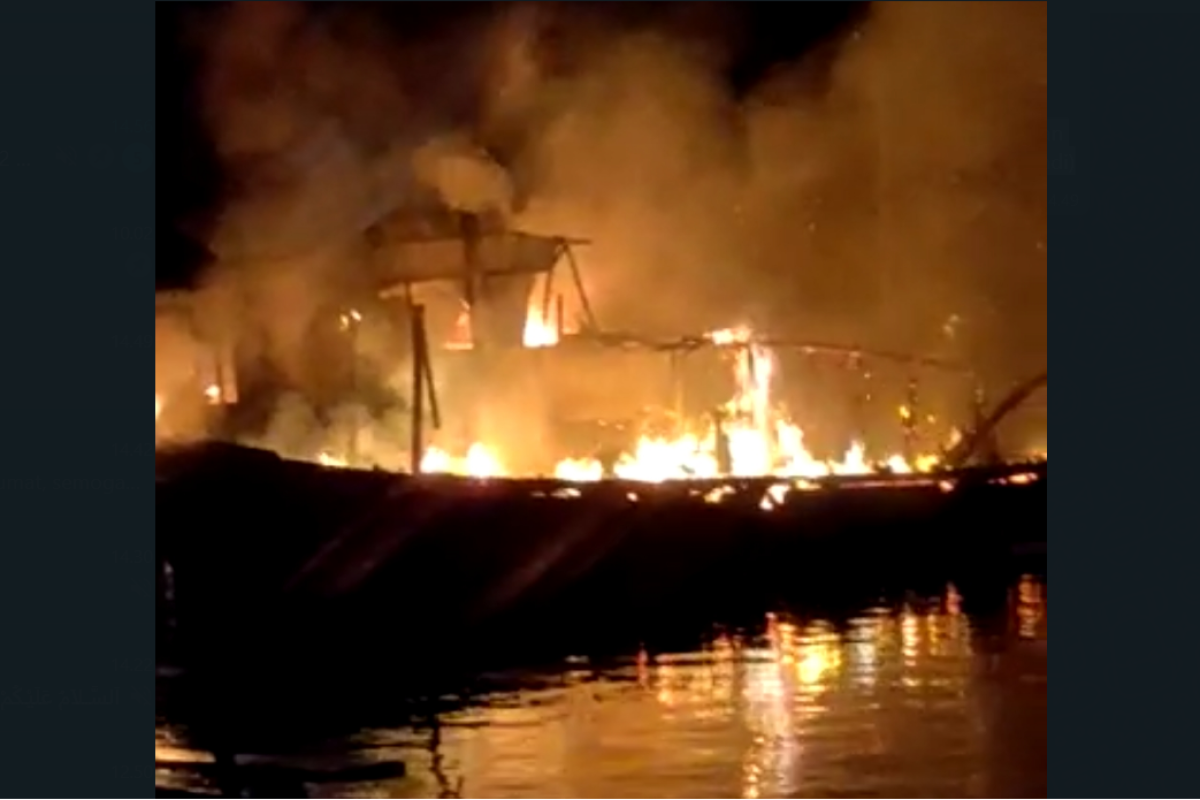 Dua kapal nalayan terbakar di Sukabangun Dalam Ketapang