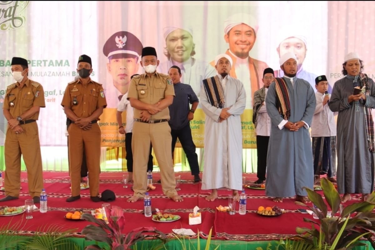 Wakil Bupati Pringsewu hadiri peletakan batu pertama pembangunan Pesantren Mulazamah