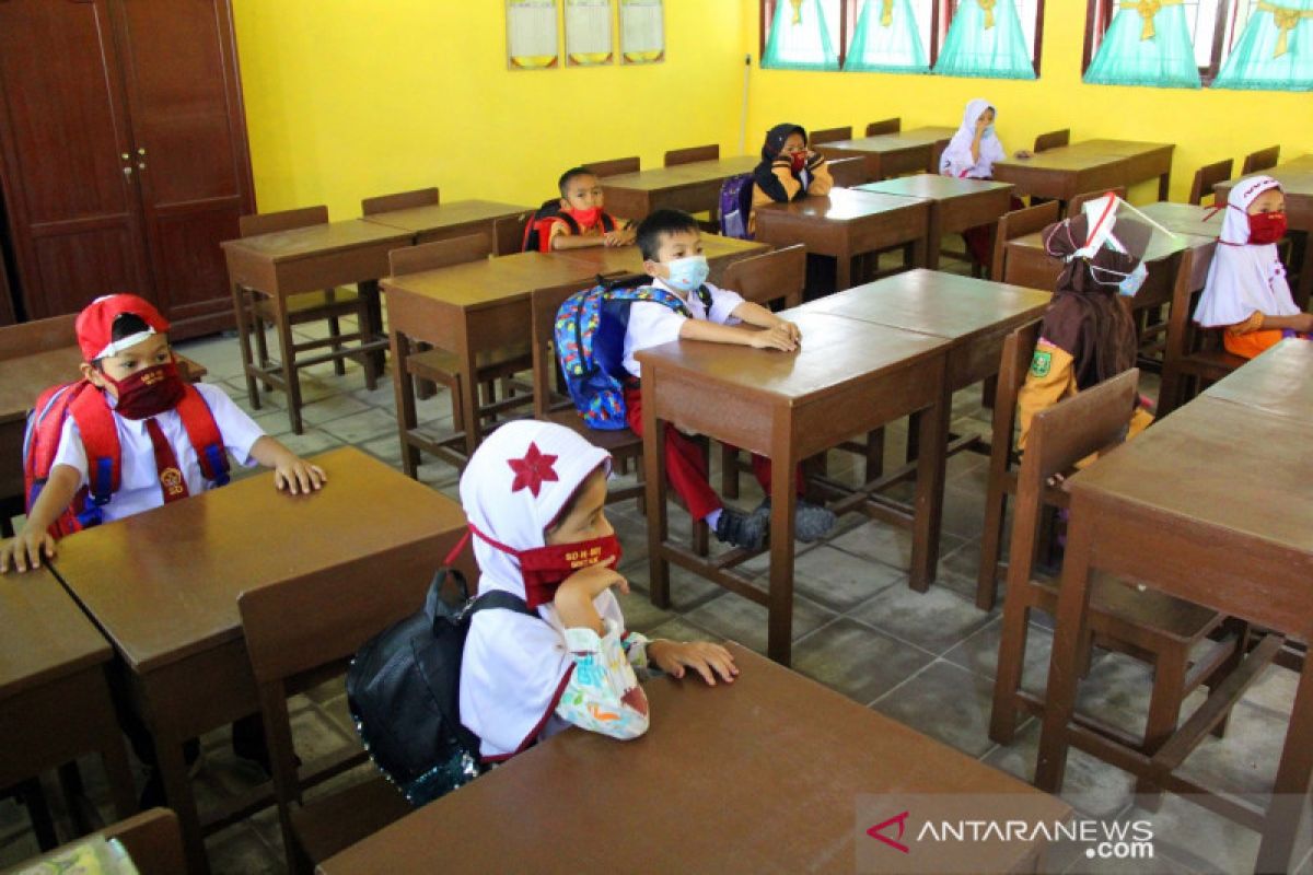 Disdik Pekanbaru hentikan proses belajar dua sekolah langgar prokes