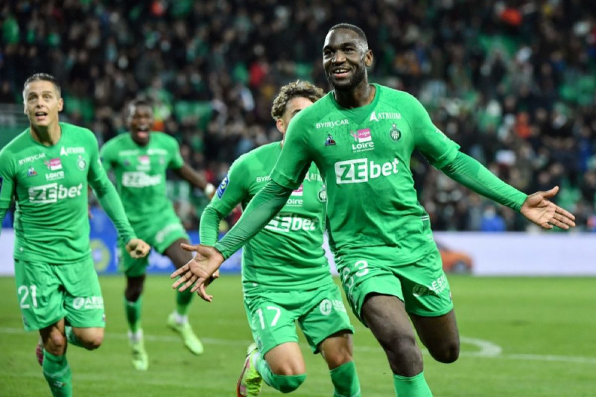 Saint-Etienne petik satu poin dari laga tertunda insiden suar