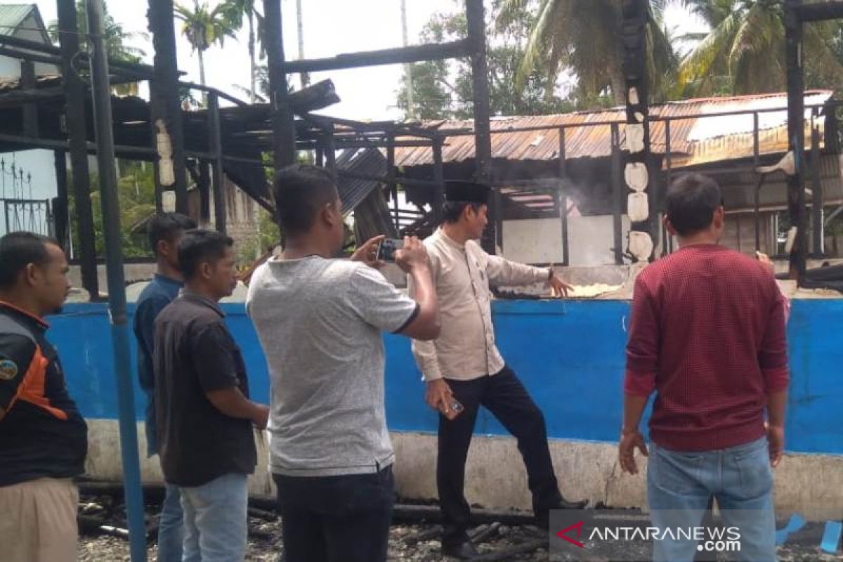 Pemkab Aceh Barat akan bantu pembangunan masjid yang terbakar