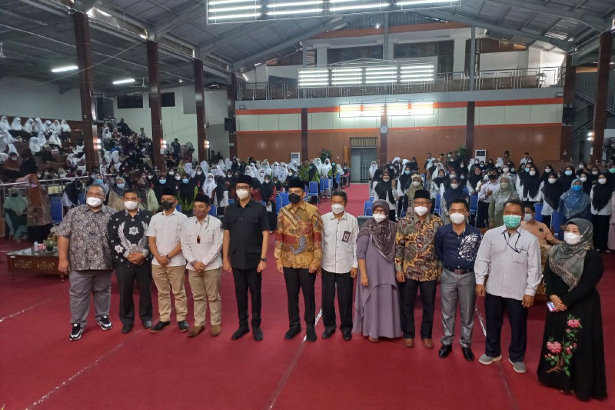 Legislator edukasi warga Bukittinggi dalam konsumsi obat, makanan dan kosmetik