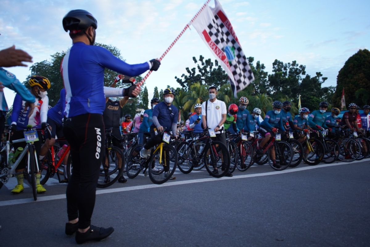 Ratusan pebalap tempuh 250 kilometer peringati Hari Jadi Kota Pontianak