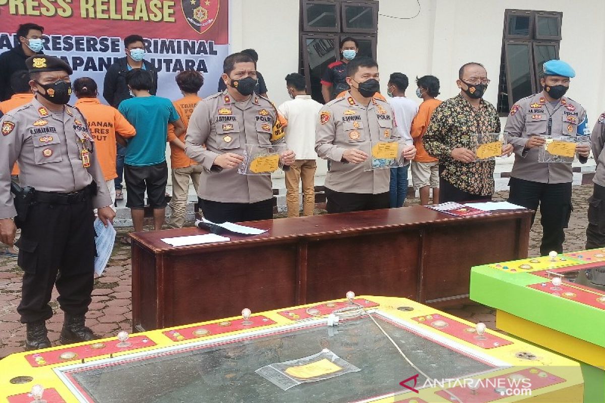 Polisi amankan 12 pejudi dan dua mesin tembak ikan di Taput