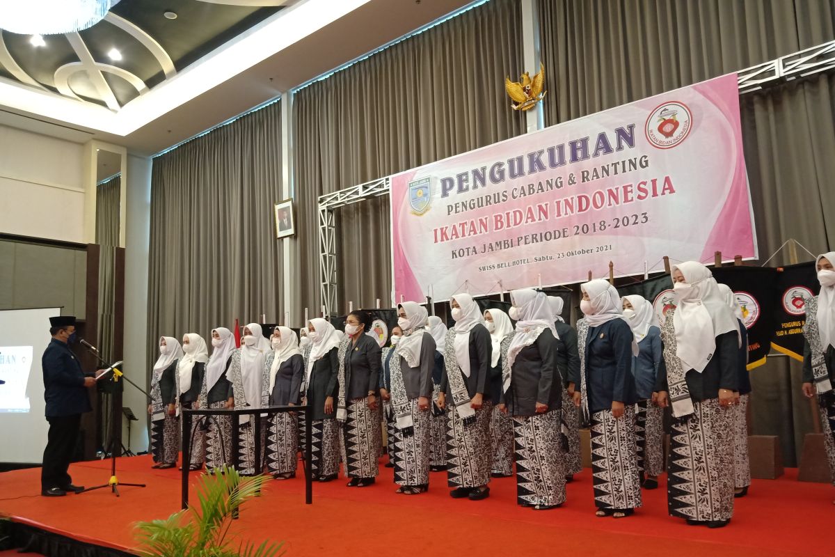 Pengurus Ikatan Bidan Indonesia Kota Jambi dikukuhkan