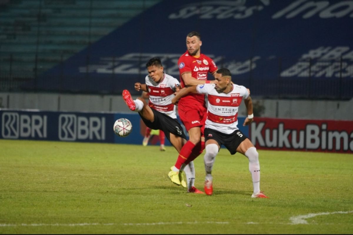 Liga 1 Indonesia - Persija Jakarta kalahkan Madura United 3-2
