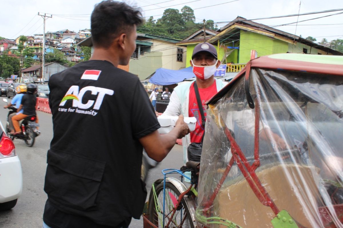 Selama pandemi, ACT Maluku pastikan bantu makan gratis pekerja harian