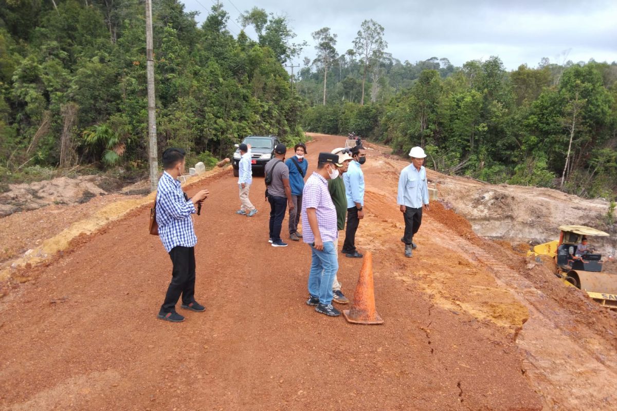Proyek jalan Tanjungbungsu, Lingga  longsor