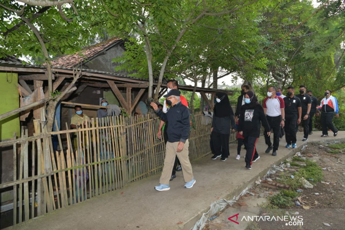 Wapres Ma'ruf Amin berolahraga pagi dan sapa masyarakat Tanara Serang