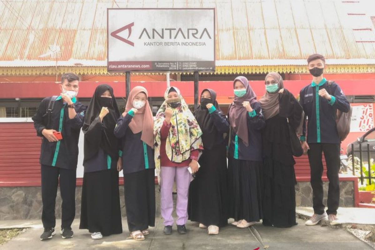 Cari tahu kiat-kiat jurnalistik, 8 mahasiswa UNRI sambangi ANTARA Riau