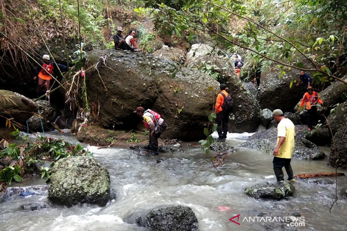 Basarnas Cilacap cari warga tenggelam di Sungai Sampang Kebumen