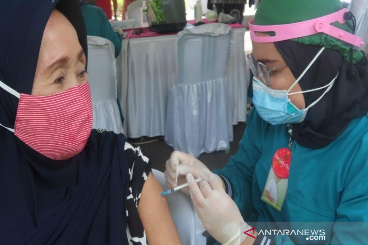 Kota Pekalongan tuntaskan vaksinasi pedagang di 11 pasar tradisional