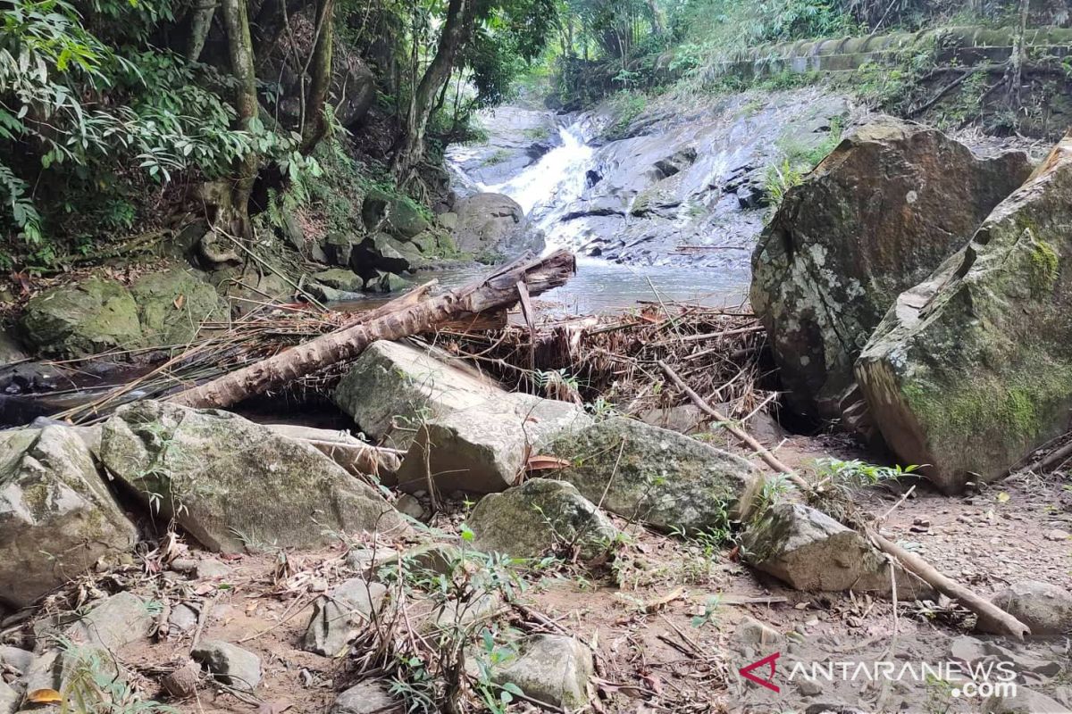 Air Terjun Riam Barajang Loksado terkesan kurang terawat