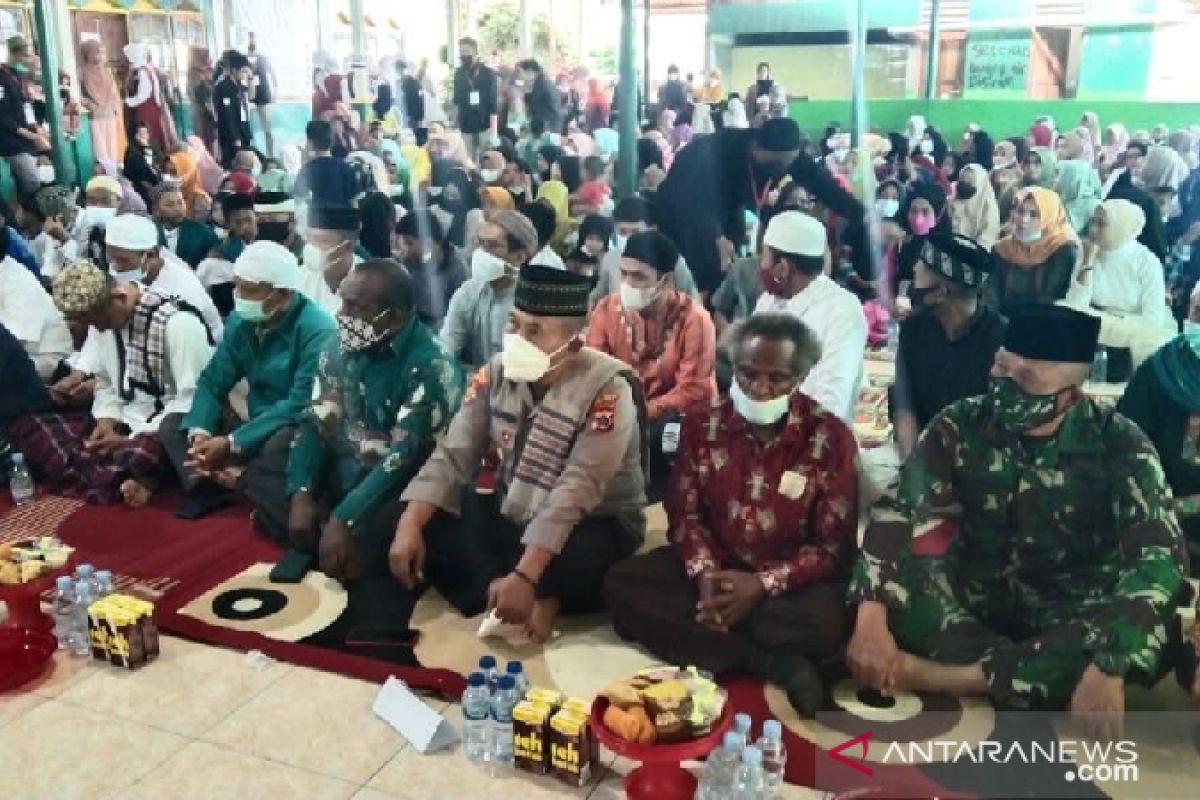 TNI bersama warga Deiyai hadiri perayaan maulid Nabi Muhammad SAW