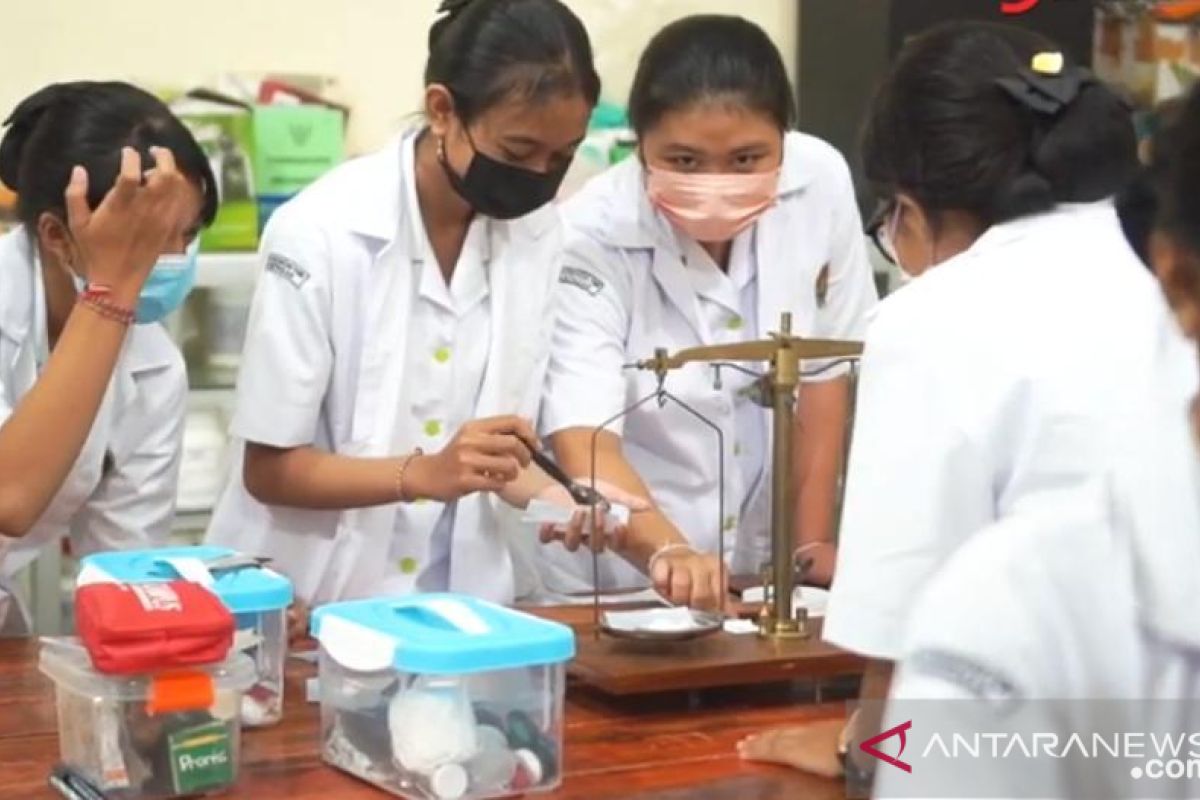 SMK Kesehatan PGRI Denpasar laksanakan pembelajaran dengan prokes ketat