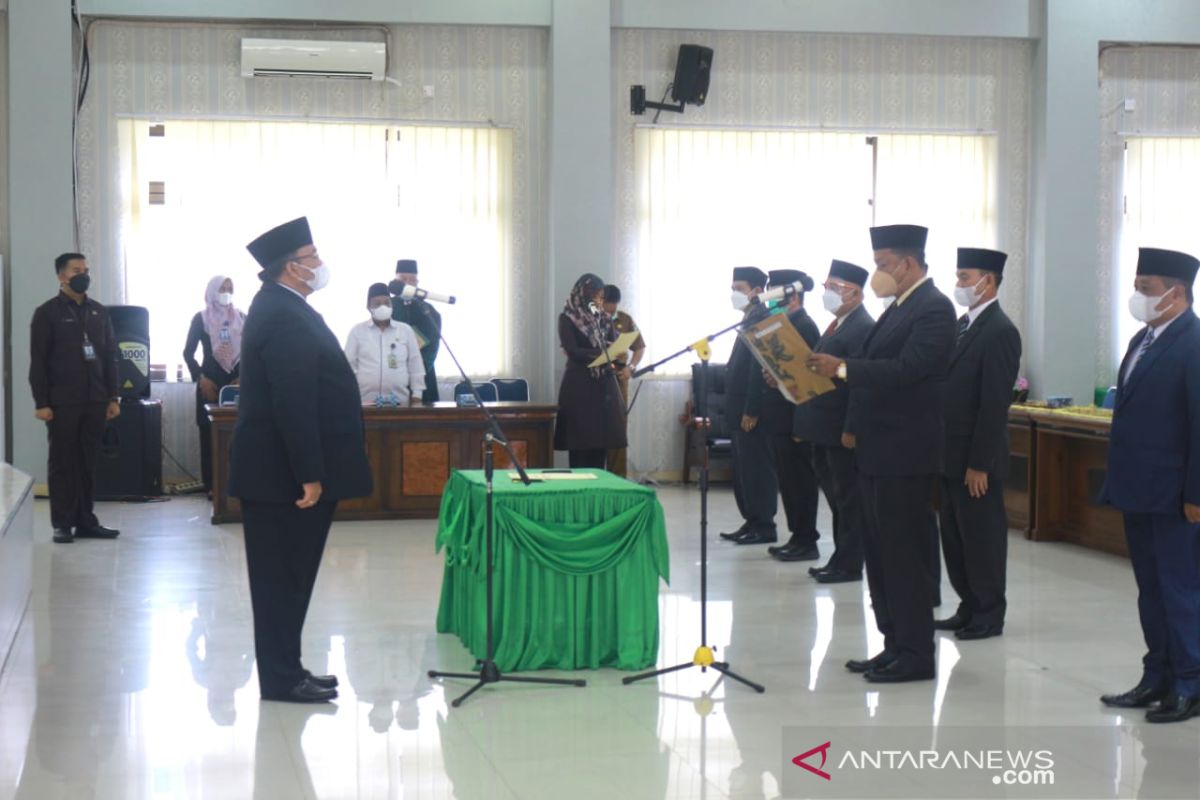 Mereka dilantik sebagai pejabat eselon II B Pemkab Pasaman