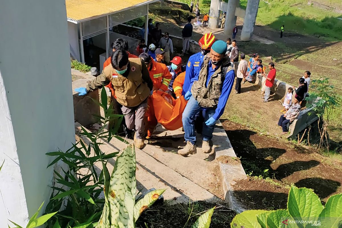 Jasad pria ditemukan di bawah Jembatan Kali Lanang Kota Batu