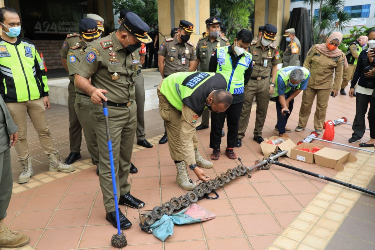 Marak ranjau paku, Satpol PP DKI gencarkan operasi pembersihan