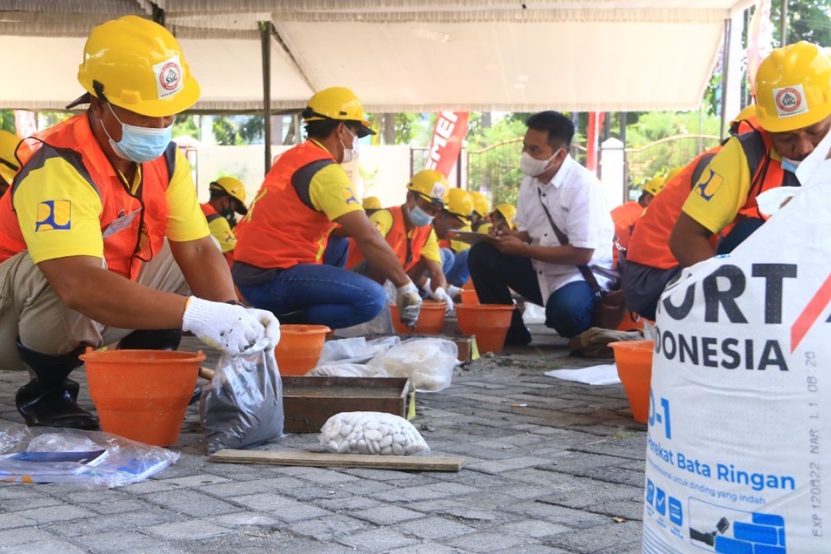 SIG gelar pelatihan dan sertifikasi 190 tenaga konstruksi di Surabaya-Kediri