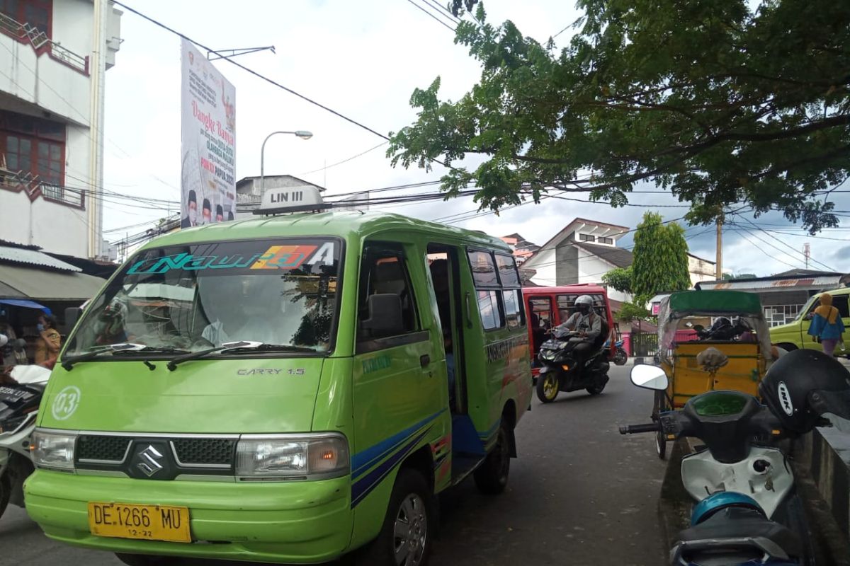 Pengemudi di Ambon sepakat bayar Angkot pakai aplikasi Qris, intensifkan sosialisasi