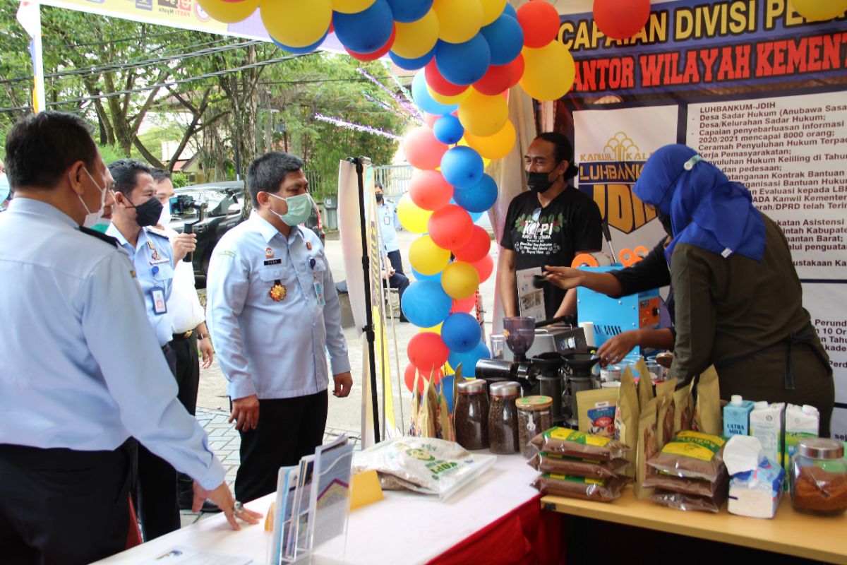 Kanwil Kemenkumham Kalbar menggelar pameran layanan publik